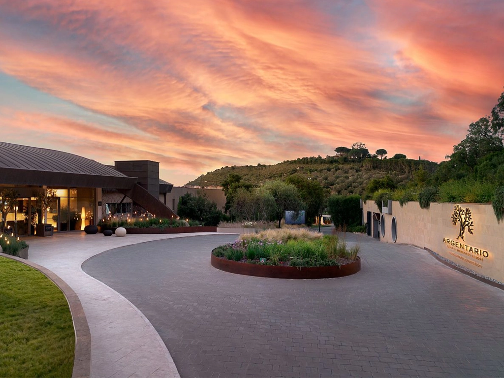 Rótulo exterior luminoso a medida señalética entrada del Golf Argentario