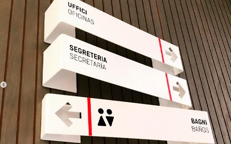 1 senyalística serveis oficines Solucions Identitat Corporativa projecte ESSA PUNT