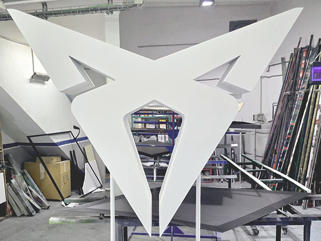 Lacado en blanco marca CUPRA para el Primavera Sound 2024 fabricado por ESSA PUNT