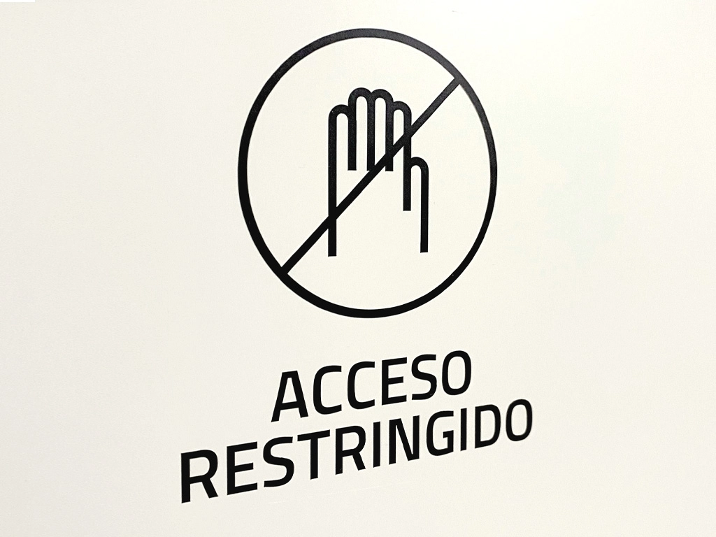 Control de acceso señalización oficinas TOYOTA MATERIAL HANDLING proyecto ESSA PUNT