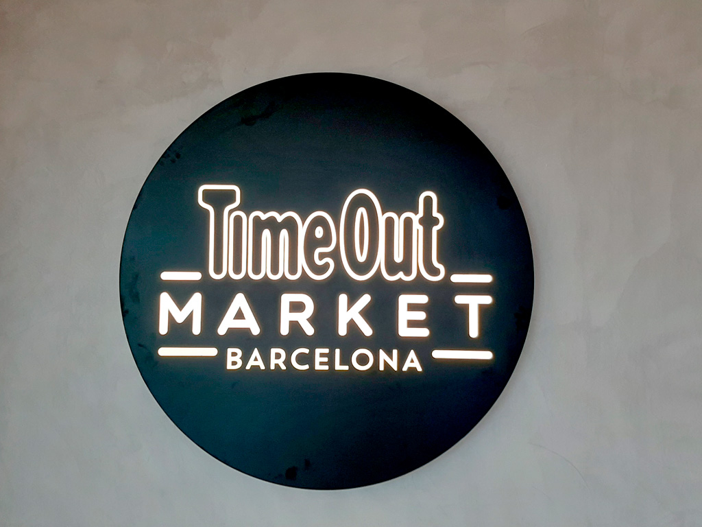 Rótulo corporativo luminoso instalado TimeOut MARKET proyecto ESSA PUNT