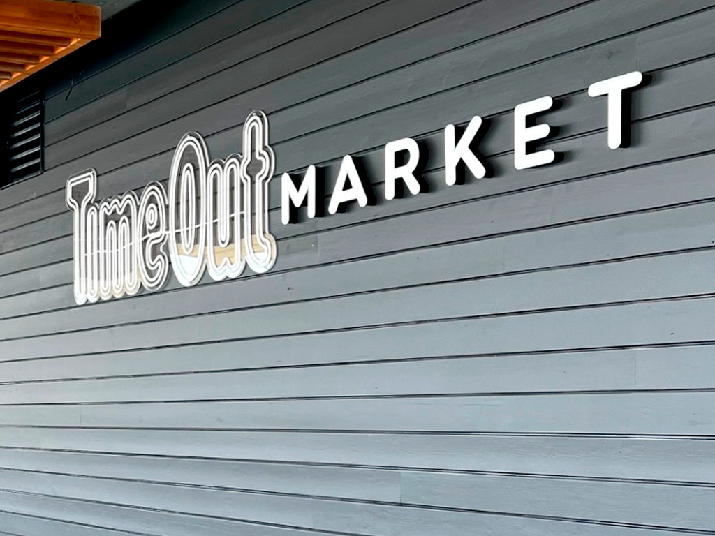Rótulo TimeOut MARKET pared Rotulación y Señalética TimeOut MARKET proyecto ESSA PUNT