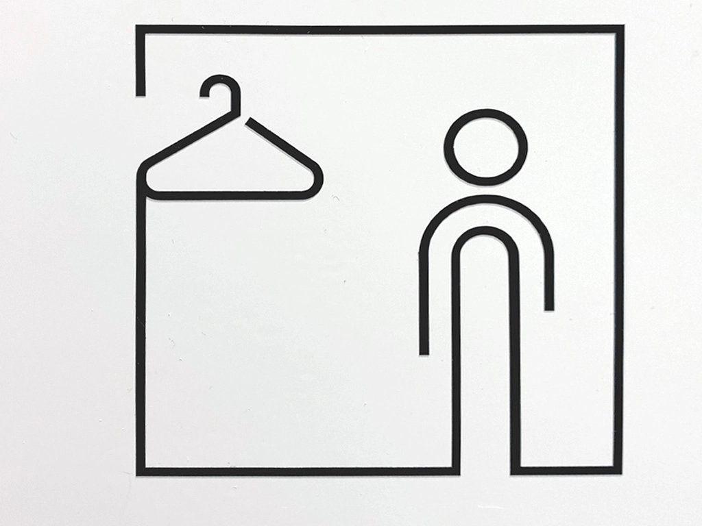 Vestidor masculino señalización oficinas TOYOTA MATERIAL HANDLING proyecto ESSA PUNT