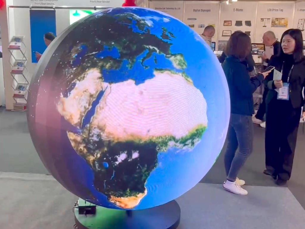 ISE2025 Tendencias pantallas esféricas gran formato bola del mundo para retail