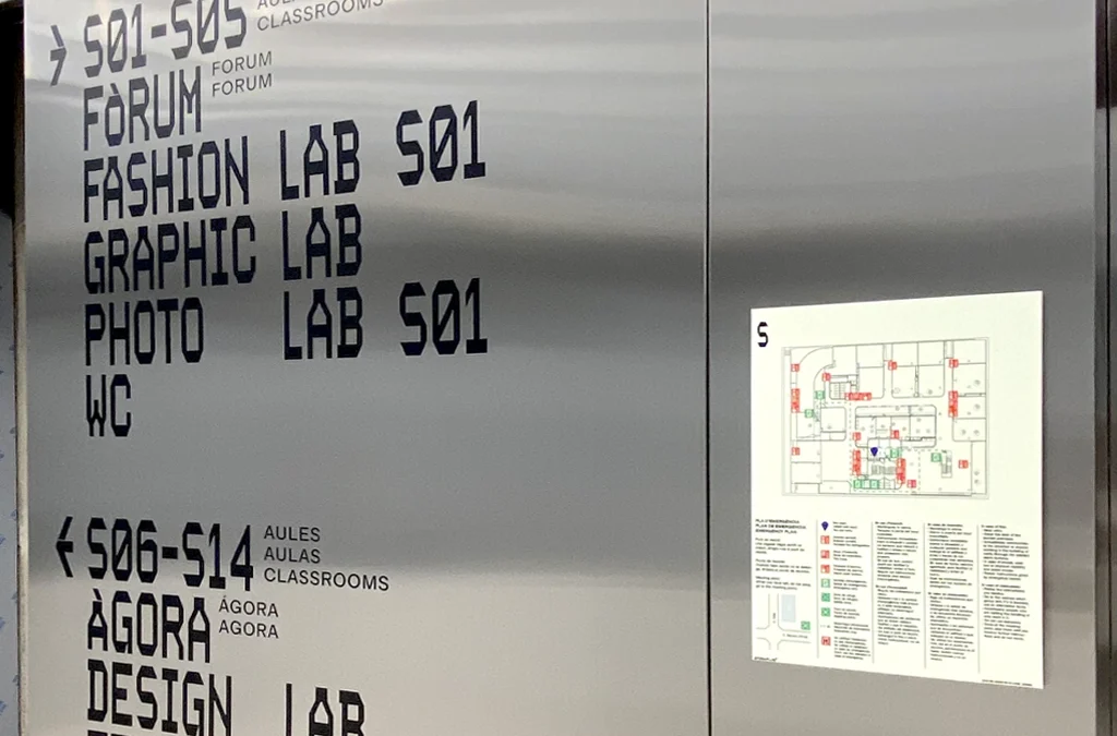 Señalización de seguridad y wayfinding en LCI Barcelona
