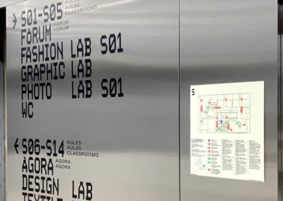 Senyalització de seguretat i wayfinding en LCI Barcelona