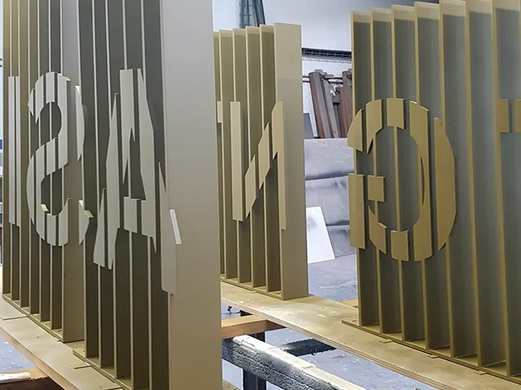 Proceso pintura baranda acceso a la Biblioteca de Sarrià proyecto ESSA PUNT