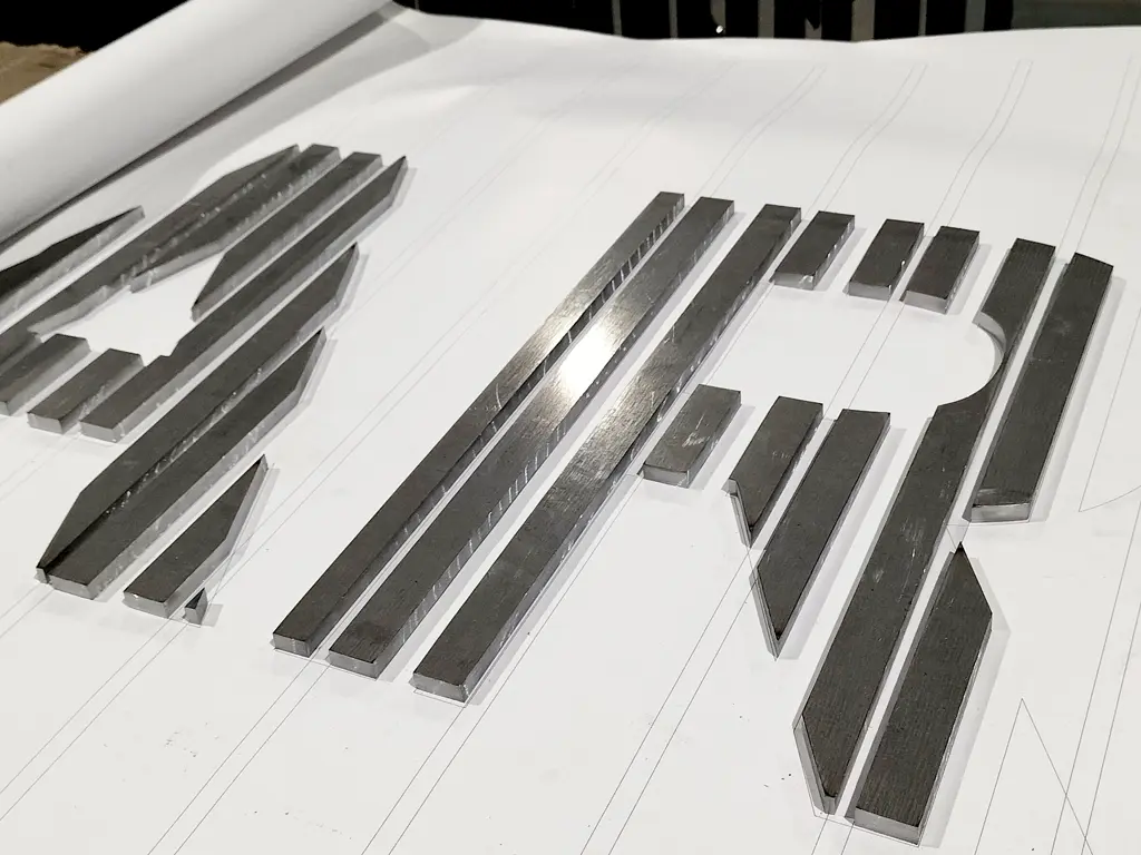Fabricación letras acero baranda metalistería Biblioteca de Sarrià proyecto ESSA PUNT