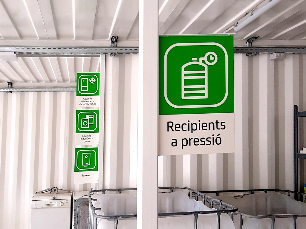 Placas señalización Deixalleria de Sant Just Desvern proyecto de señalética sostenible proyecto ESSA PUNT.