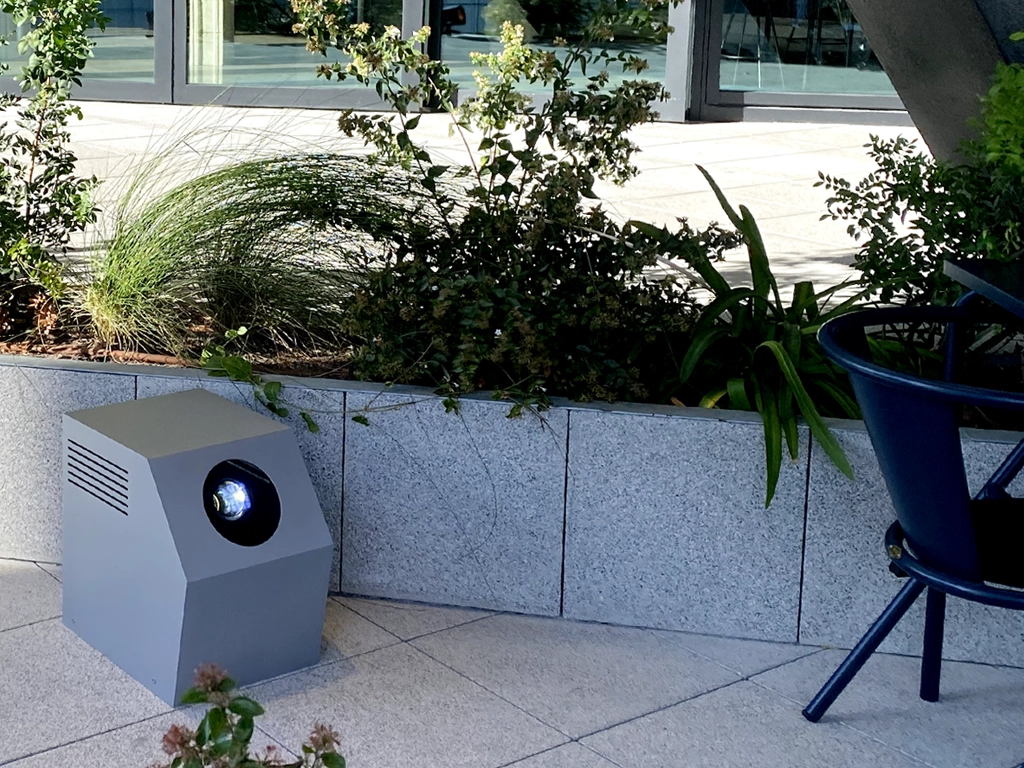 sistema de iluminación LED instalado al lado de las jardineras LCI Barcelona por ESSA PUNT LCI Barcelona proyecto ESSA PUNT
