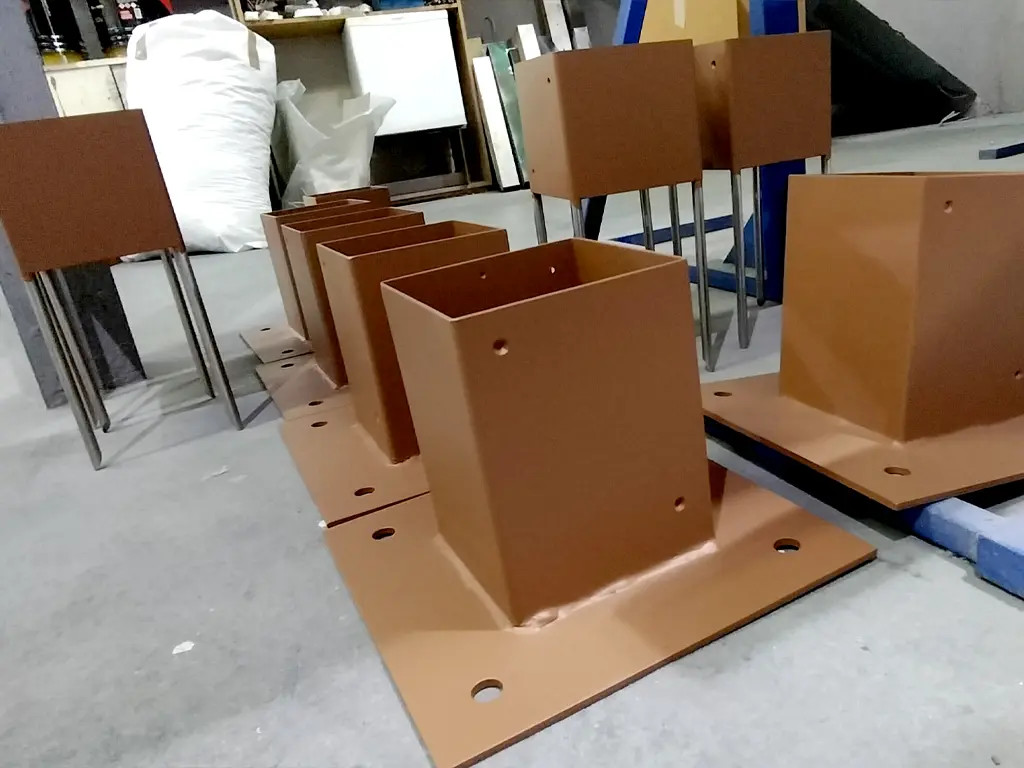Bases de Punt Verd pintades a l’àrea de pintura per a La Bruguera, projecte d’ESSA PUNT.