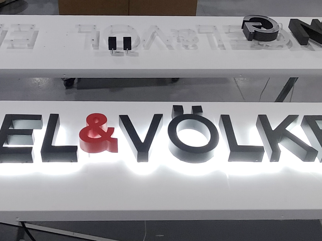 Detalle rótulo exterior test de calidad Engel&Völkers proyecto ESSA PUNT