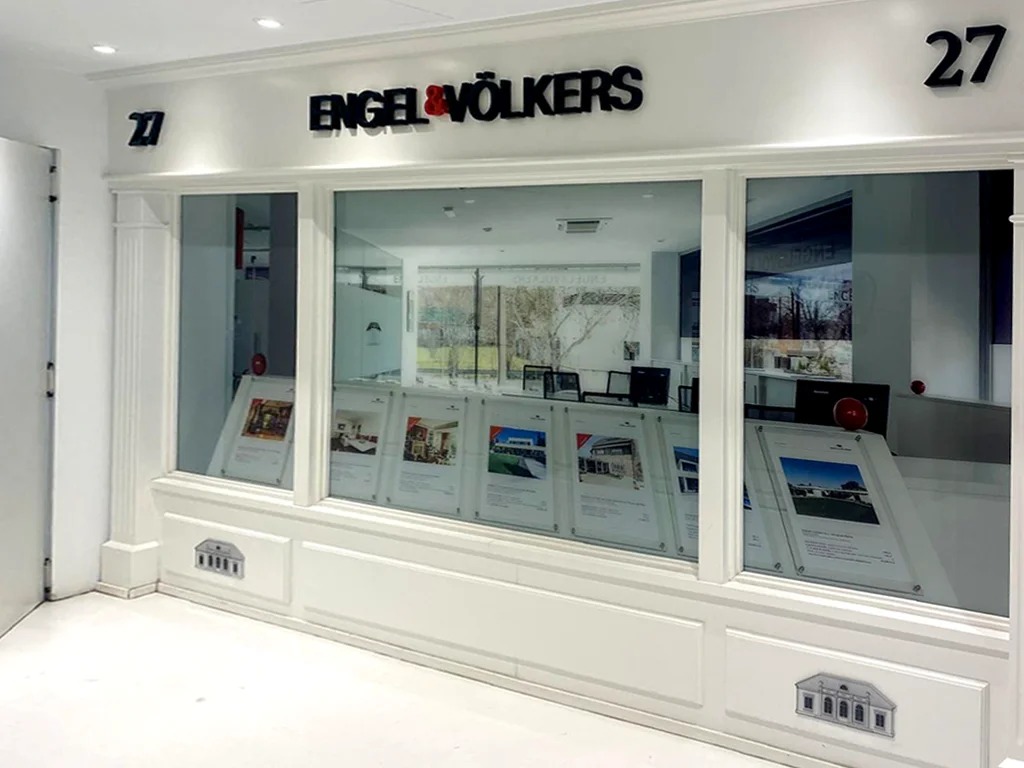 Oficina inmobiliaria  rotulación fachada Engel&Völkers proyecto ESSA PUNT