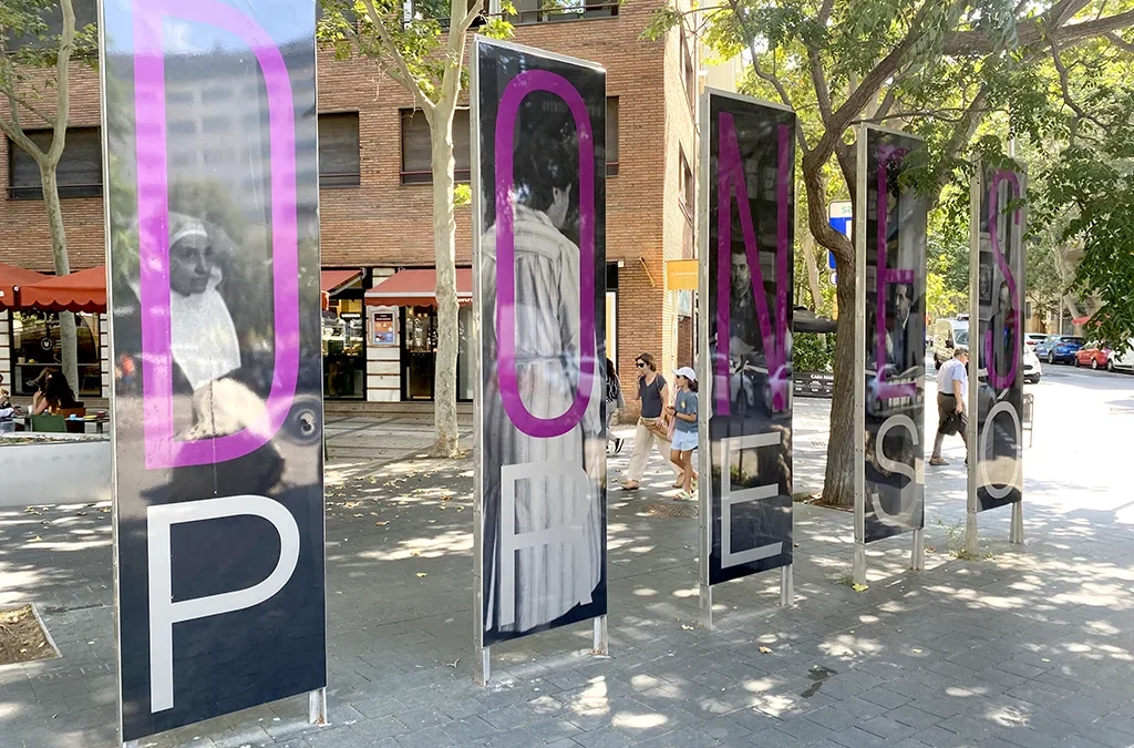Restauramos los plafones conmemorativos del Monumento a la Cárcel de Mujeres de Les Corts