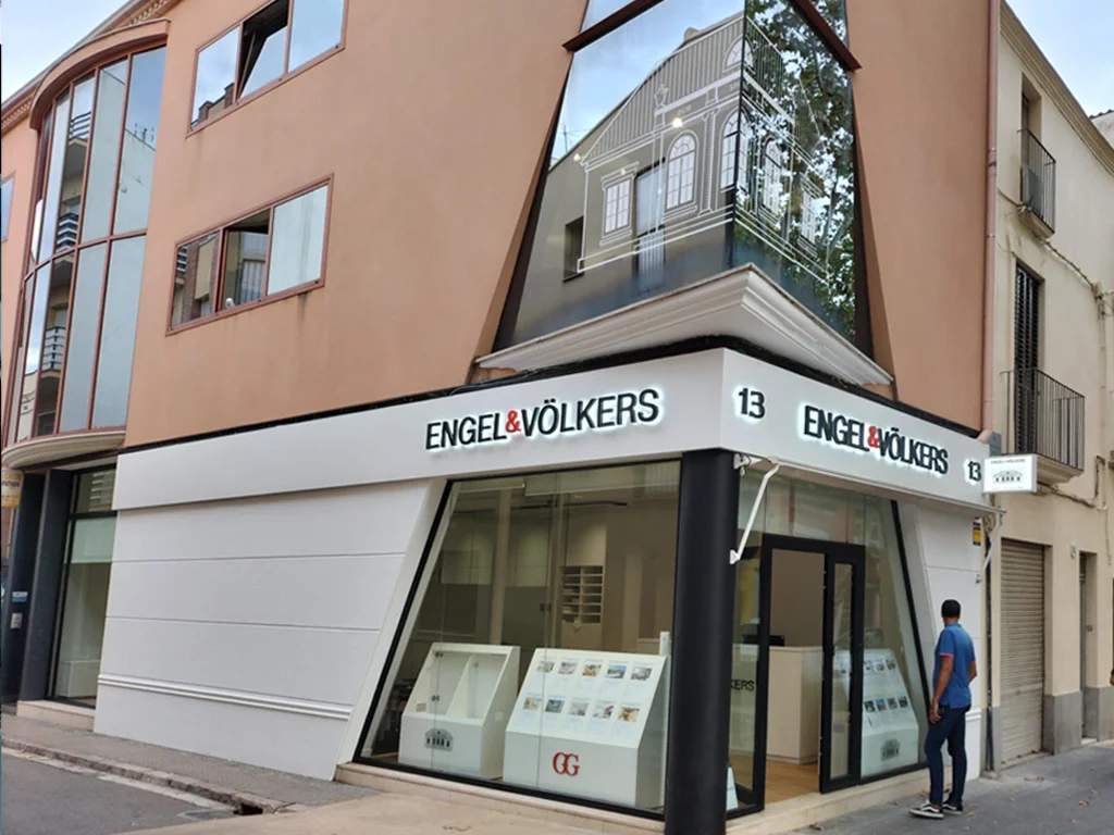 Rotúlo exterior luminoso rotulación Engel&Völkers proyecto ESSA PUNT