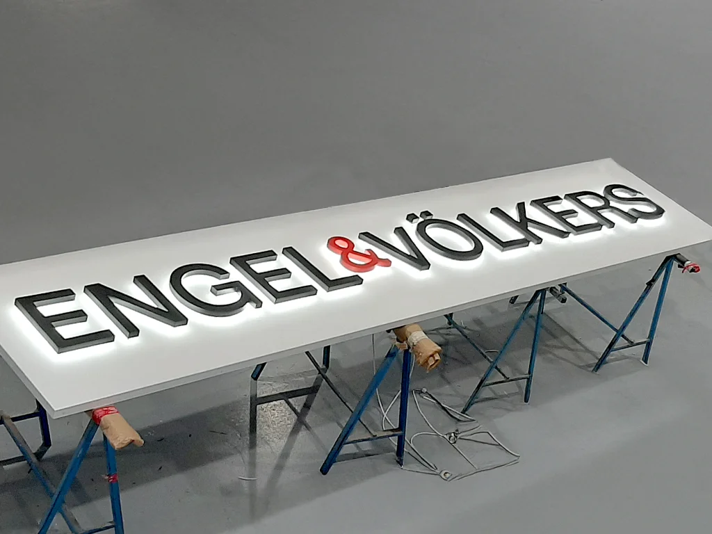 Rótulo exterior test de calidad Engel&Völkers proyecto ESSA PUNT