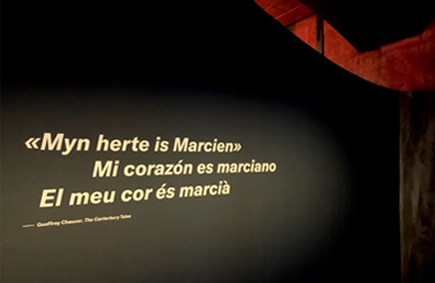 Taules exposició Mart. El mirall vermell CCCB fabricat ESSA PUNT