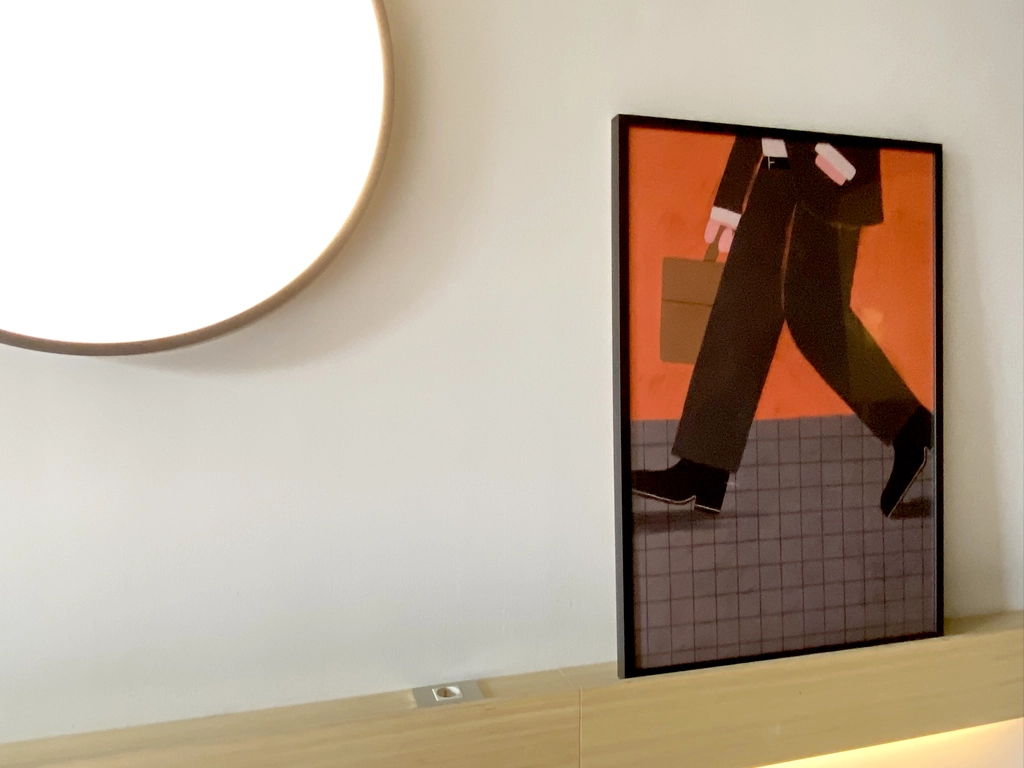 Detalle decoración gráfica impresa instalada en una de las habitaciones del Hotel Onix Fira de Barcelona 