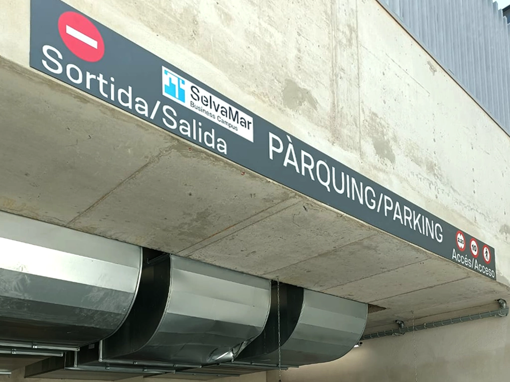 Fabricació pròpia senyalització per a pàrquings projectes clau en mà ESSA PUNT