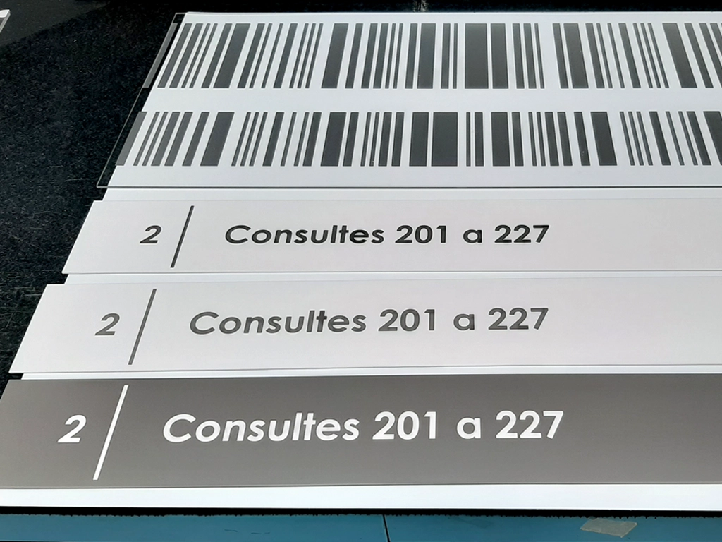 Mostres retolació consultoris de la Sala de Pediatria de l'Hospital Arnau