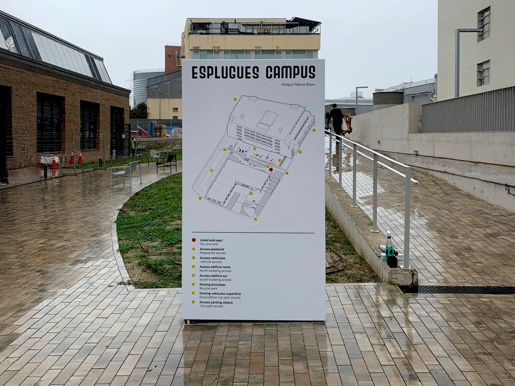 Tòtem informatiu ubicació d'accés al Campus Esplugues proyecto ESSA PUNT