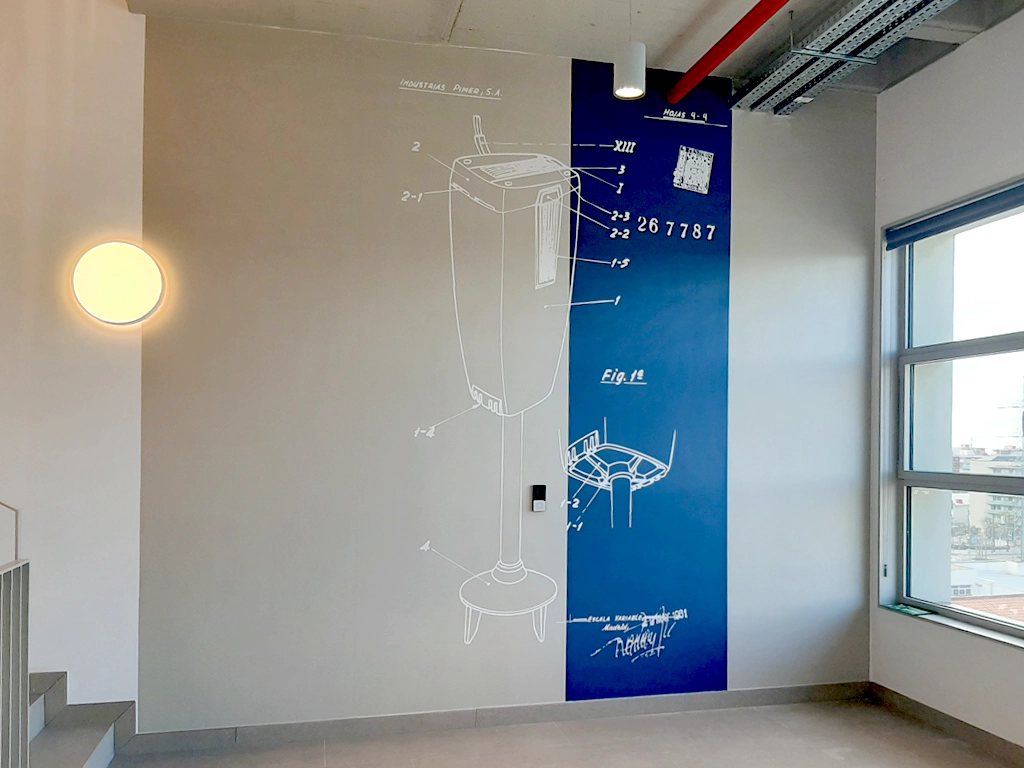 Vinil mural de gran format replà escala del Campus Esplugues proyecto ESSA PUNT