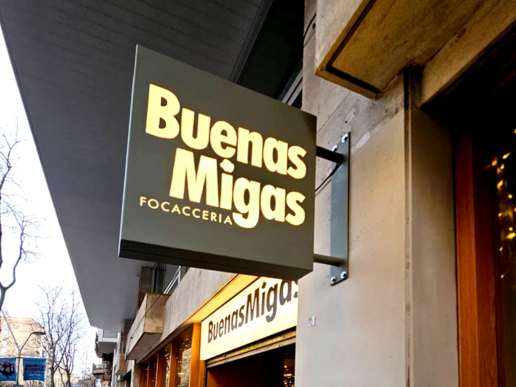 Rotulación exterior banderola luminosa local Buenas Migas proyecto ESSA PUNT