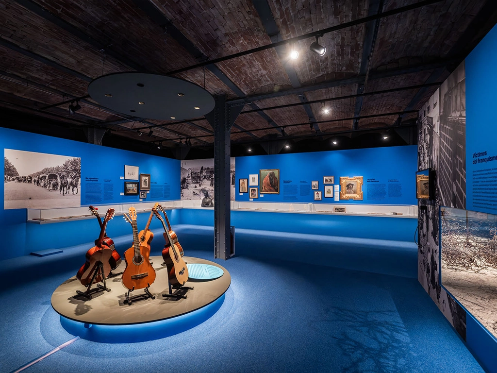 Vista general área "Els bons gitanos" en la exposición El Pueblo Gitano Museu Història Catalunya