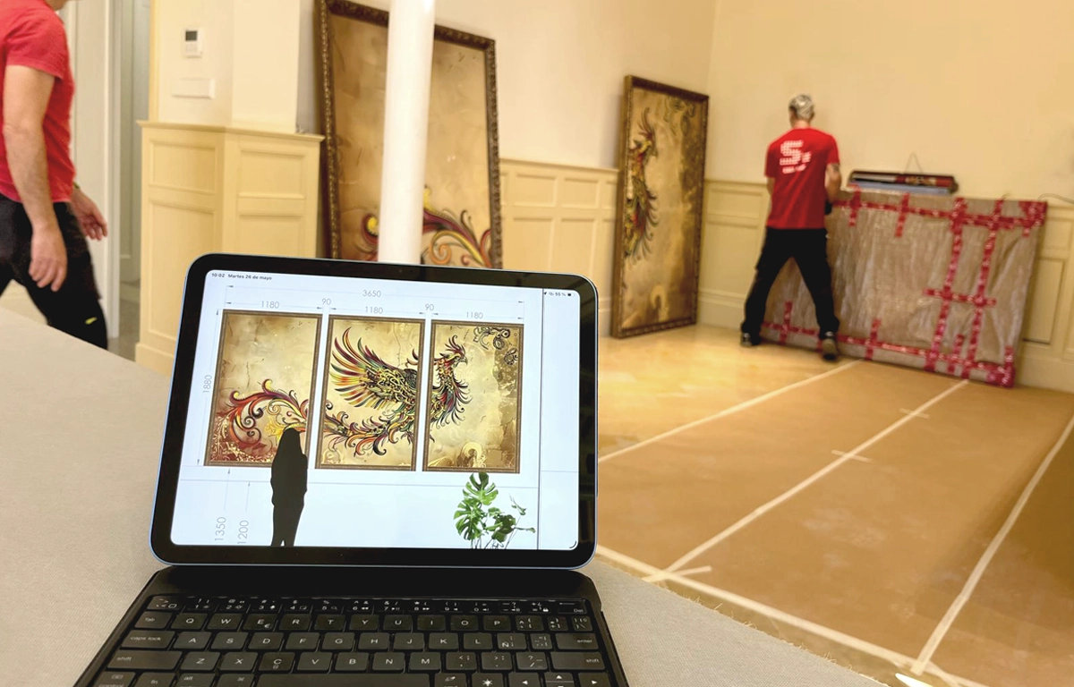 Proceso de montaje del mural Fénix de la exposición a Ruth Davis Consulado EE.UU. de Barcelona proyecto ESSA PUNT